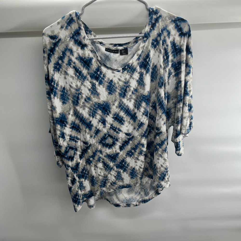 Tahari Blue and White Patterned Short Sleeve Top